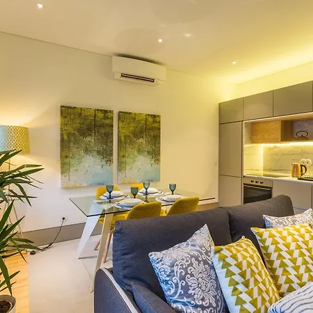 Charm Apartment *